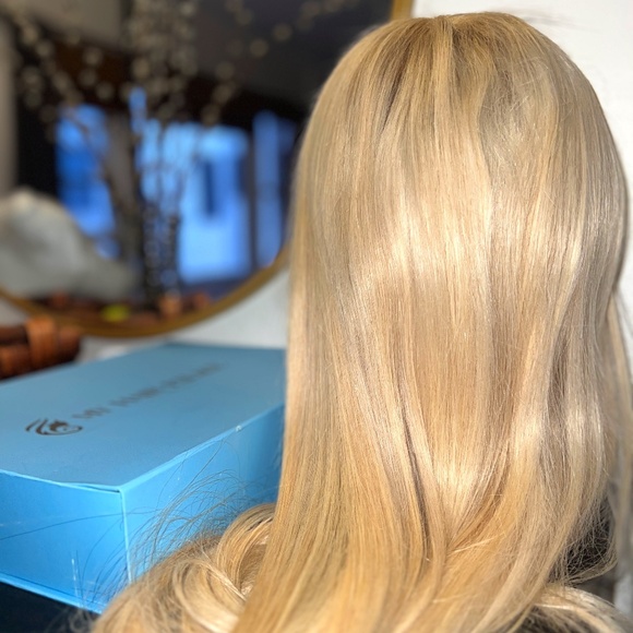 Luxury 24” Platinum Blonde Front Lace Wig – 100% Human Hair – Worn Once - Picture 1 of 9